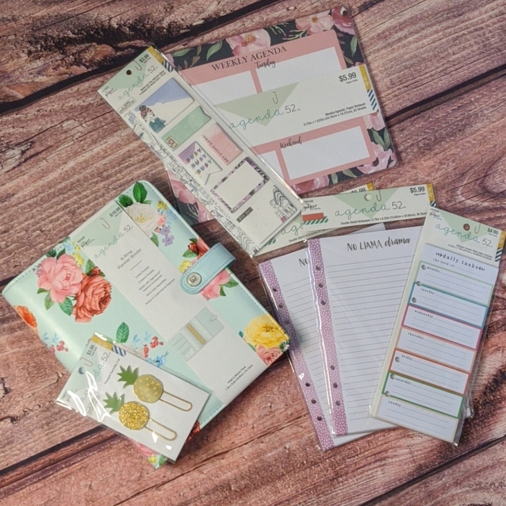 Planner binder blue floral with sheets lists